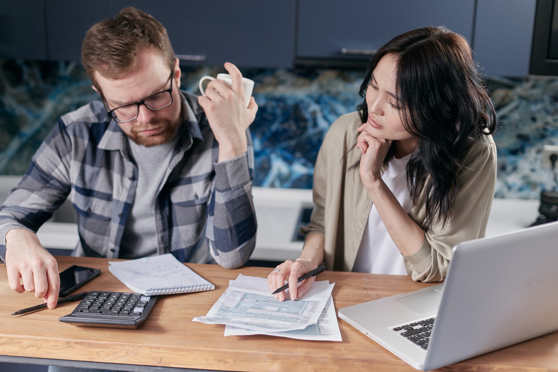 couple stressed over finance